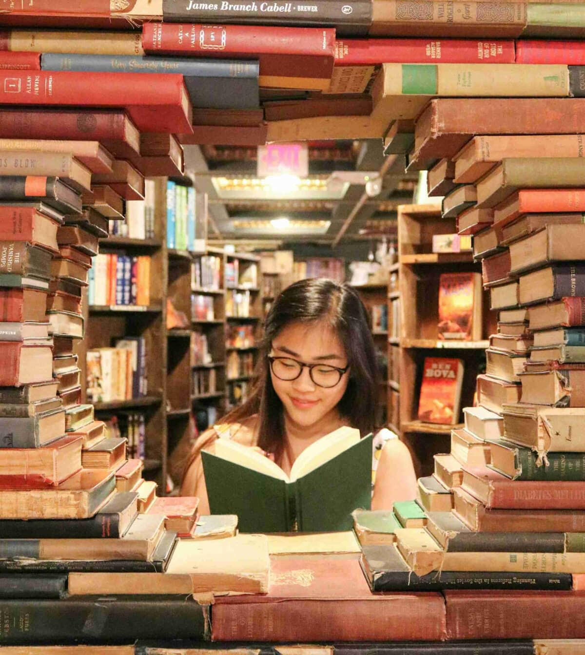 International student studying in a library before searching for housing in the Netherlands